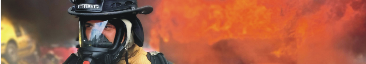 Bombero con uniforme de línea de fuego