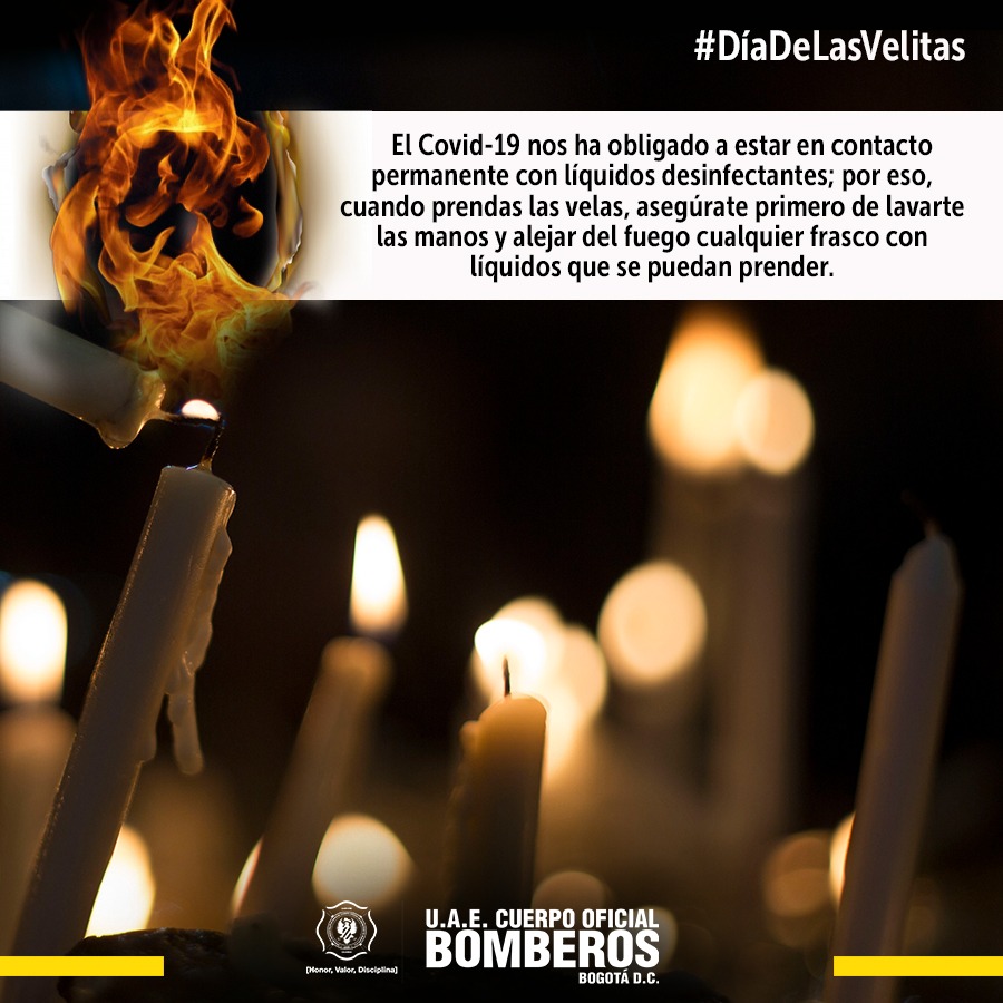Velas blancas encendidas 