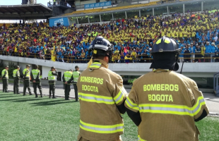 Bomberos acompañan evento de aglomeración